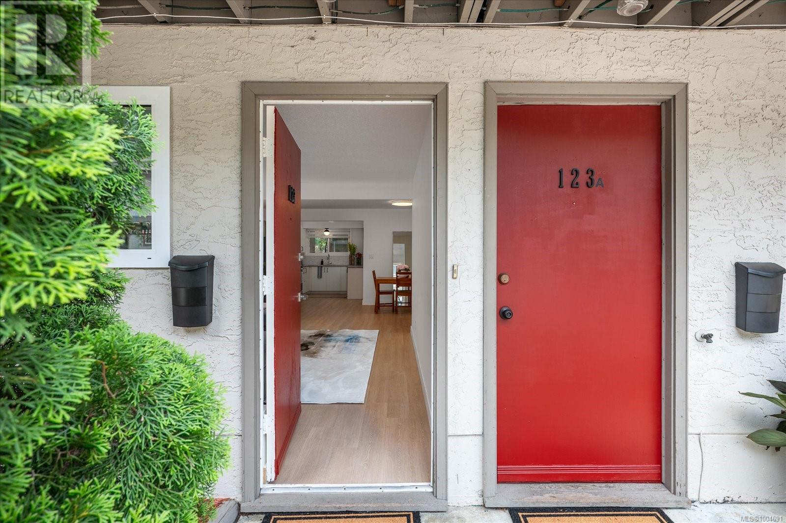 Photo 32 of A B 123 Adams Ave, Nanaimo BC