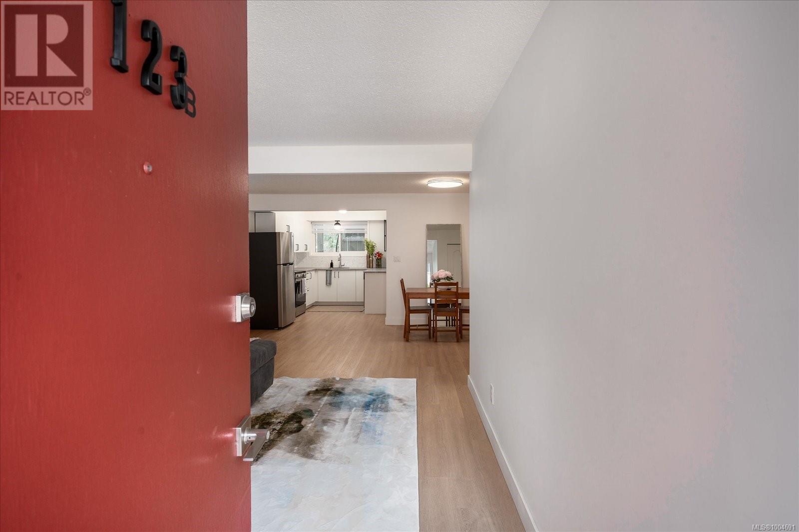 Photo 33 of A B 123 Adams Ave, Nanaimo BC
