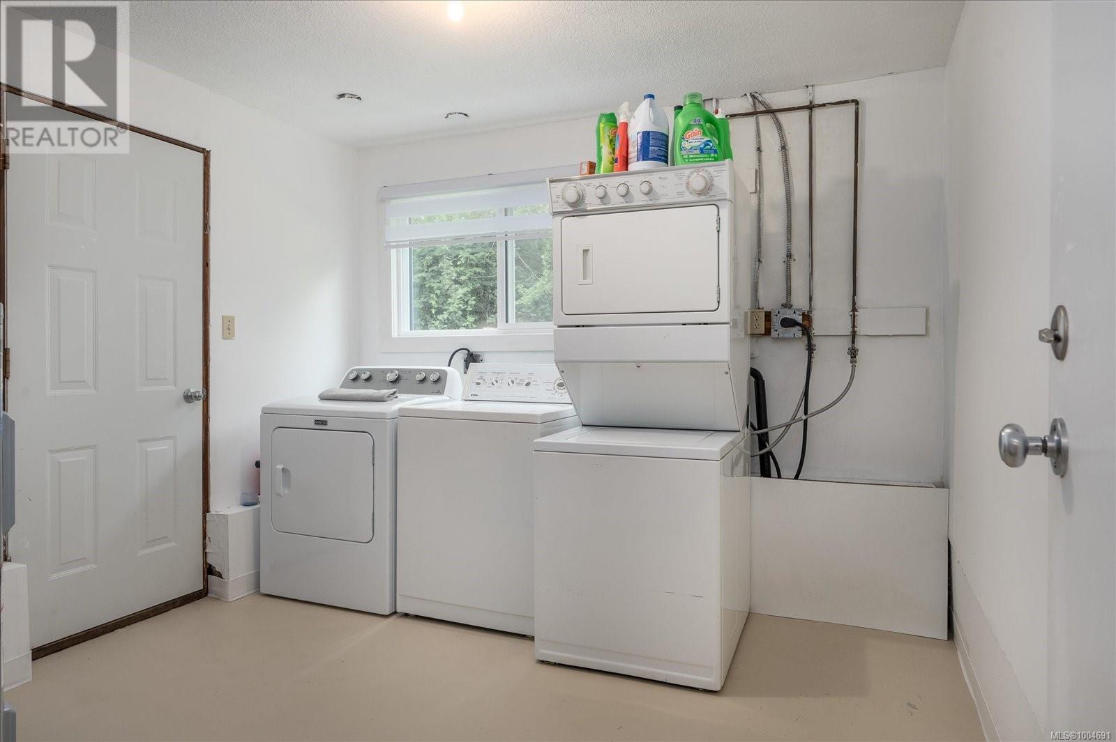 Photo 34 of A B 123 Adams Ave, Nanaimo BC