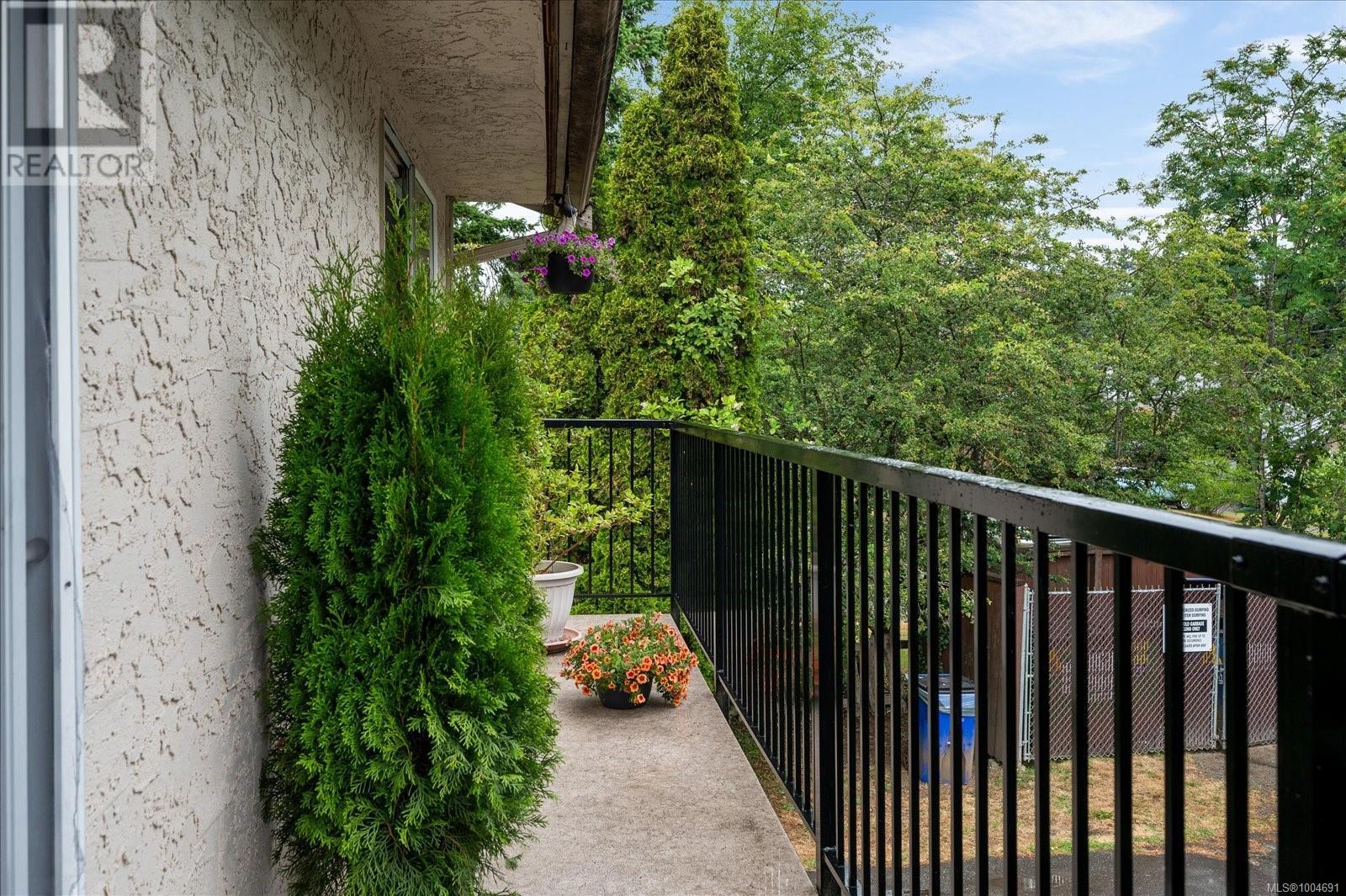 Photo 40 of A B 123 Adams Ave, Nanaimo BC
