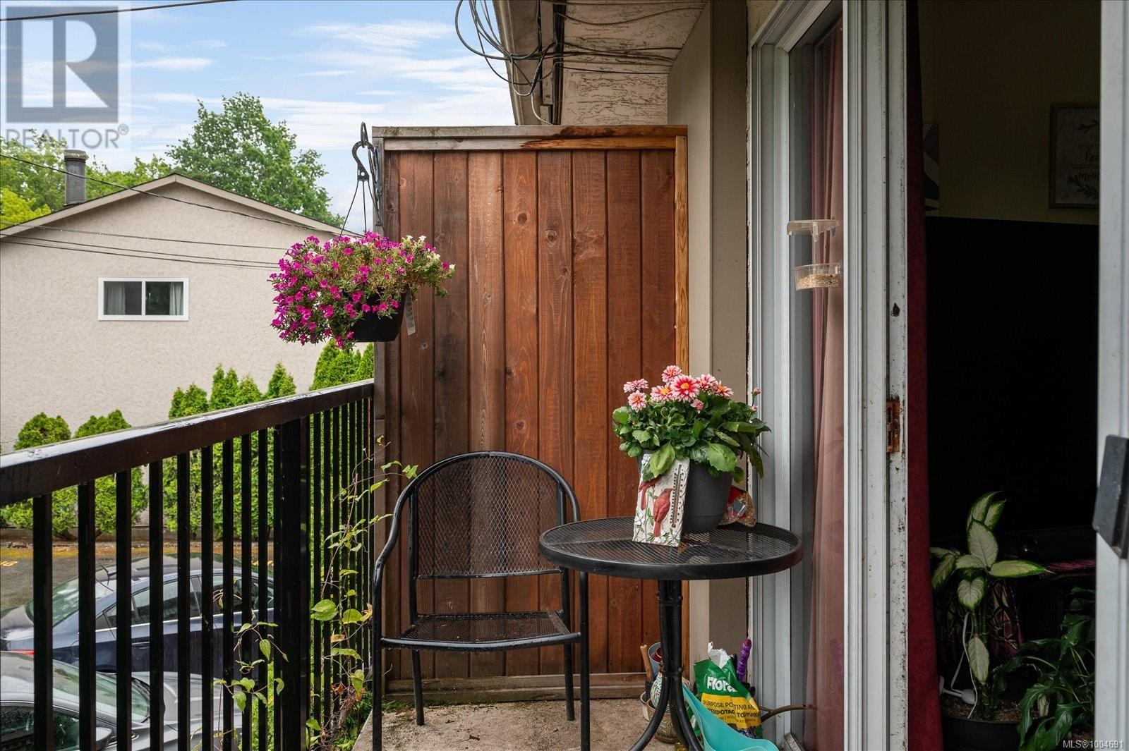 Photo 41 of A B 123 Adams Ave, Nanaimo BC