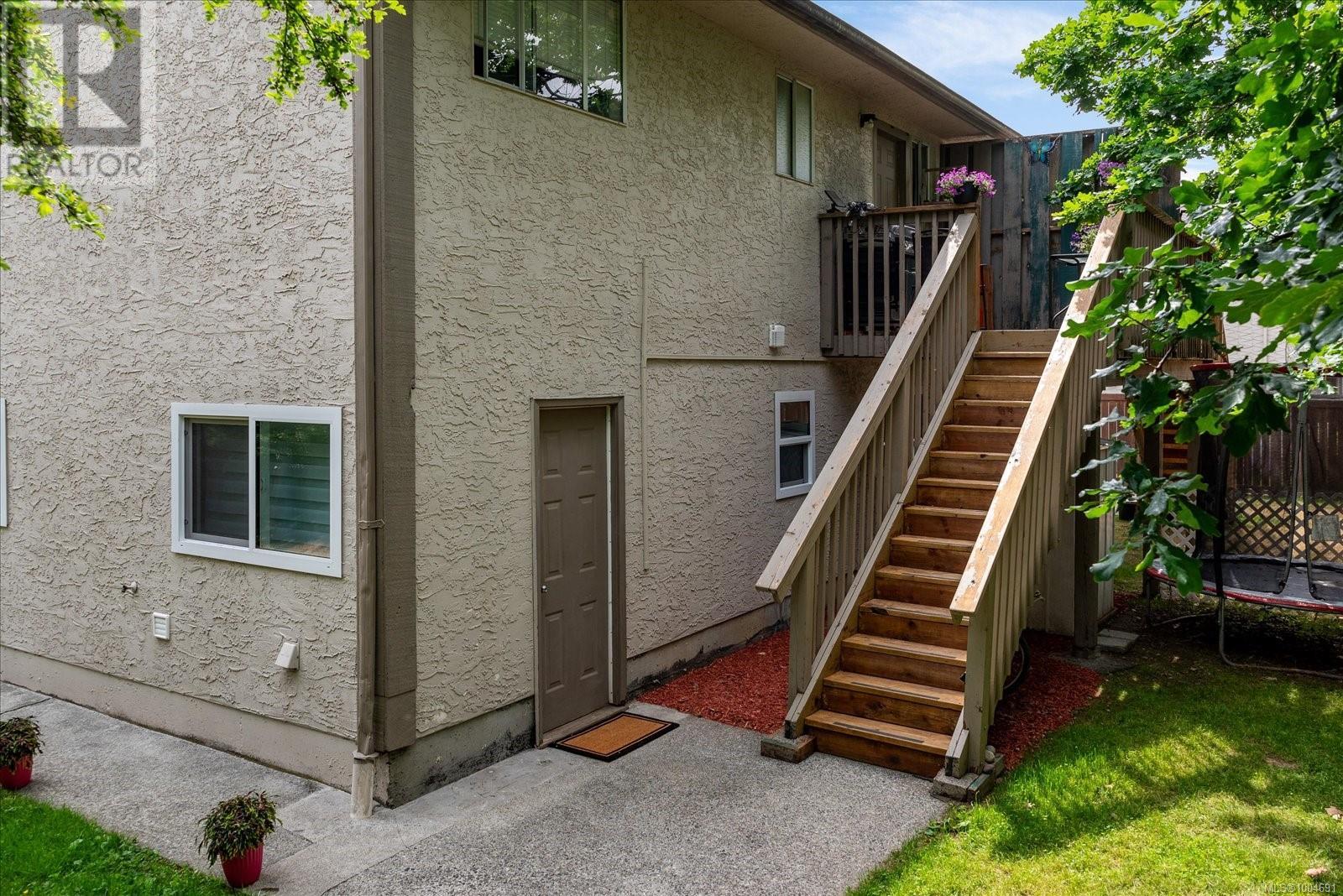 Photo 45 of A B 123 Adams Ave, Nanaimo BC