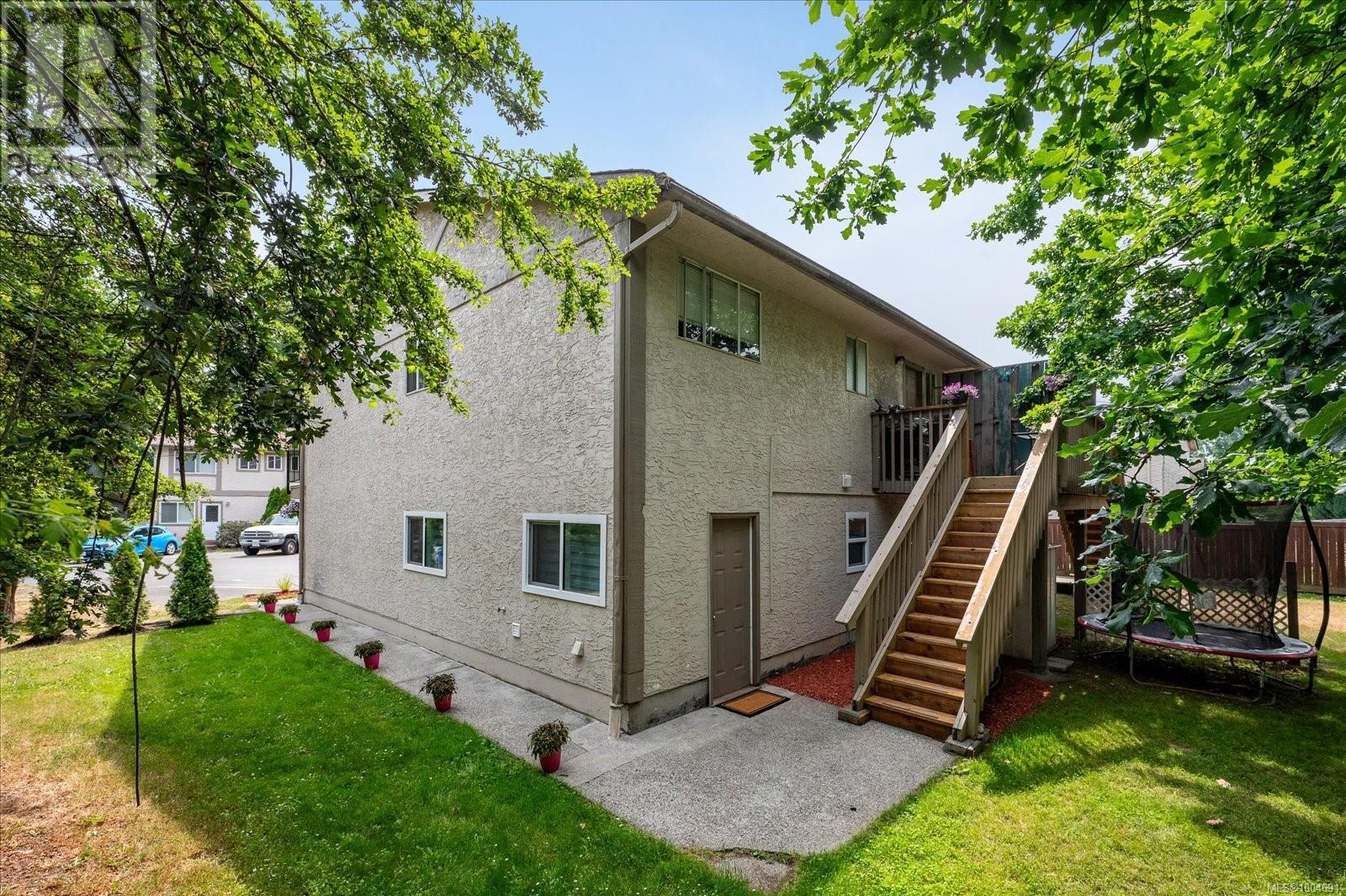 Photo 48 of A B 123 Adams Ave, Nanaimo BC