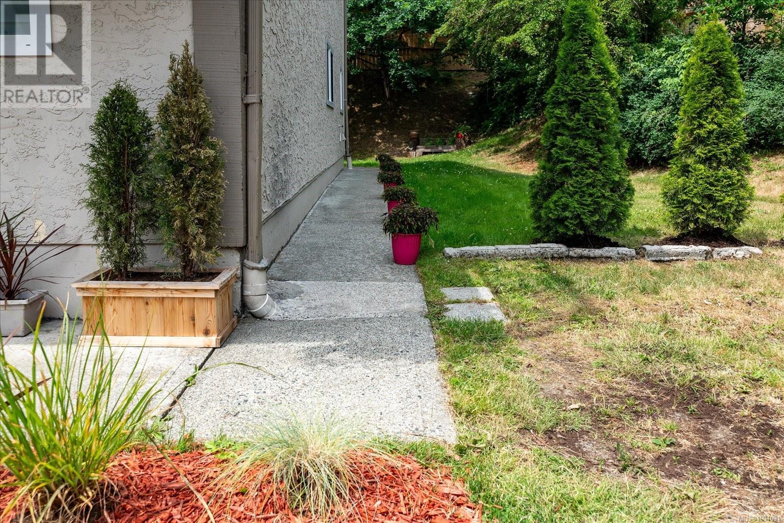 Photo 51 of A B 123 Adams Ave, Nanaimo BC