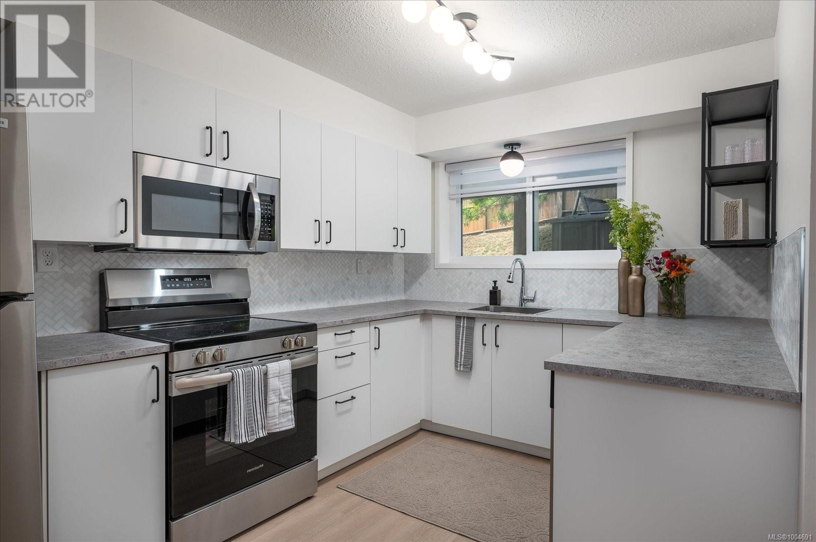 Photo 6 of A B 123 Adams Ave, Nanaimo BC
