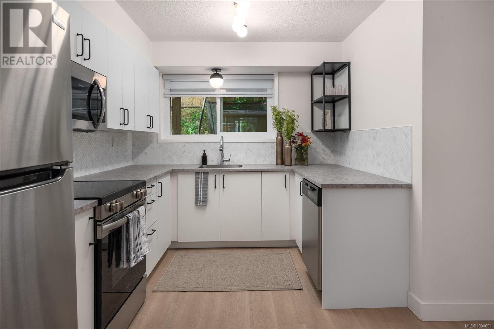 Photo 7 of A B 123 Adams Ave, Nanaimo BC