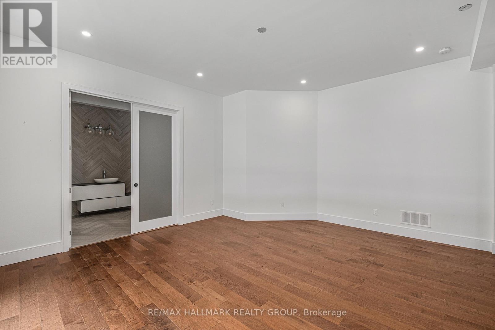 Photo 19 of 132 Robert Taite Drive, Ottawa ON