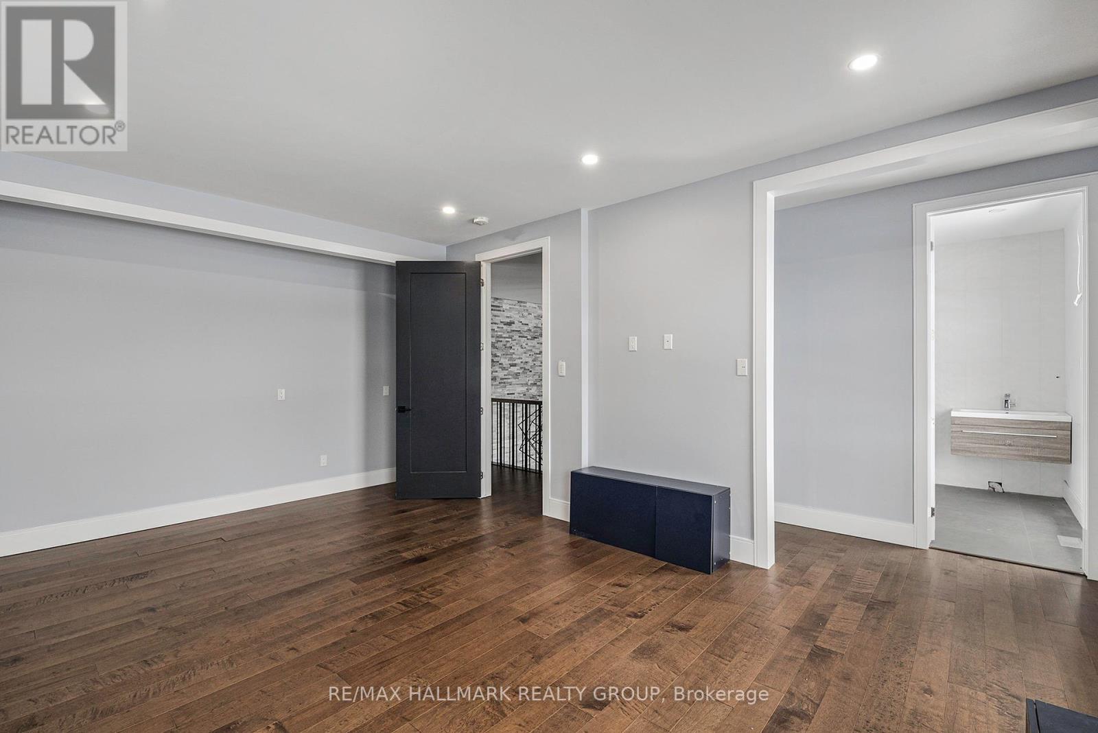 Photo 44 of 132 Robert Taite Drive, Ottawa ON