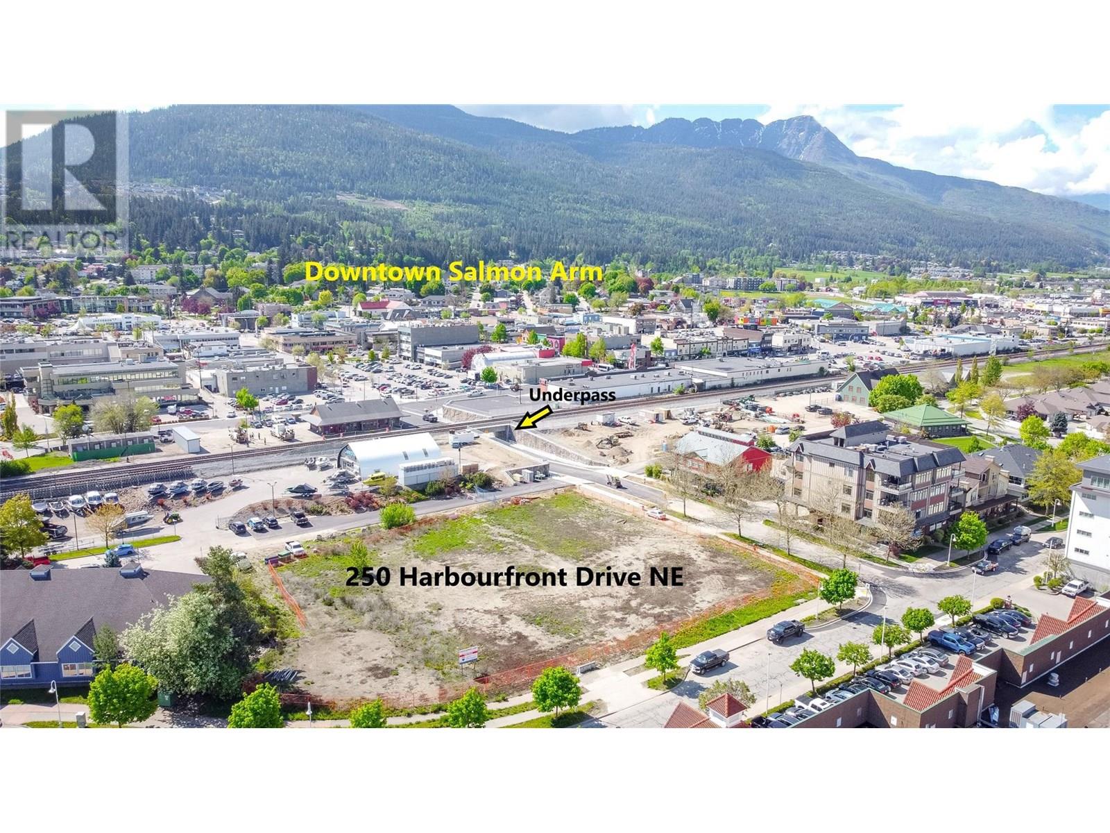 Photo 10 of 250 Harbourfront Drive Ne, Salmon Arm BC