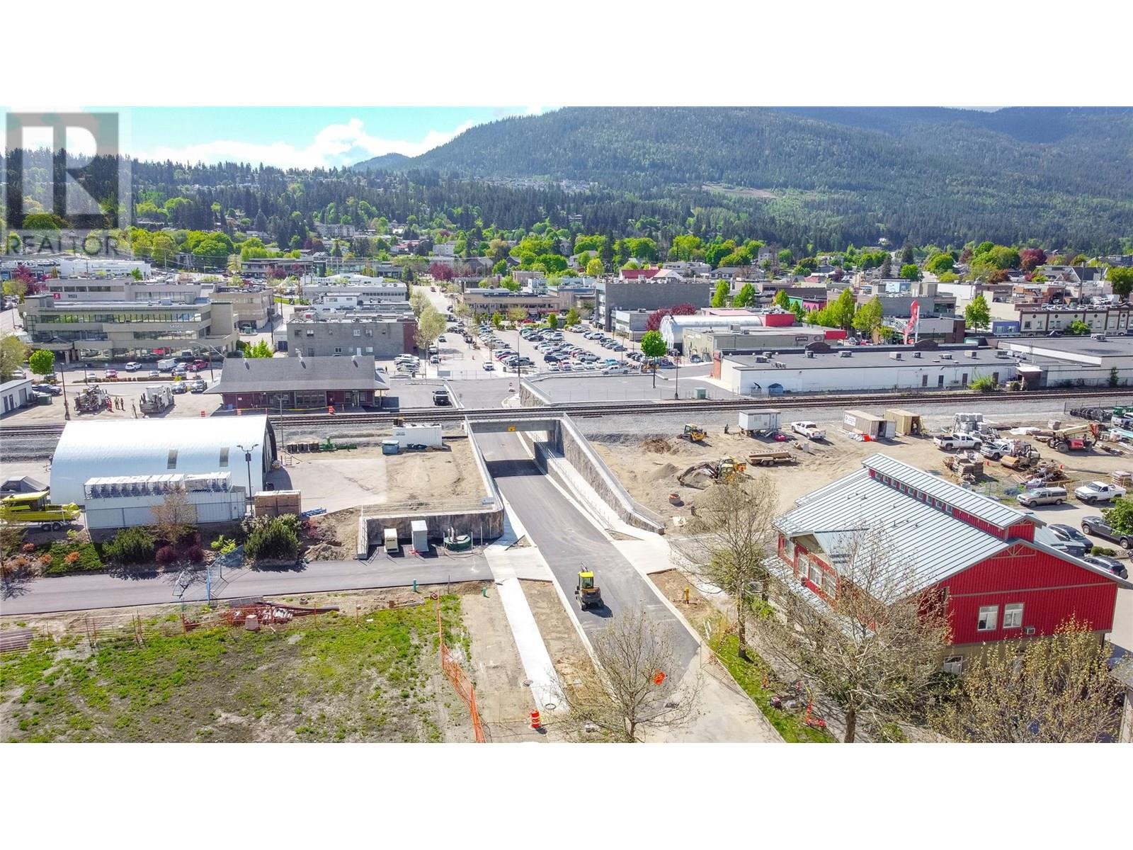 Photo 16 of 250 Harbourfront Drive Ne, Salmon Arm BC
