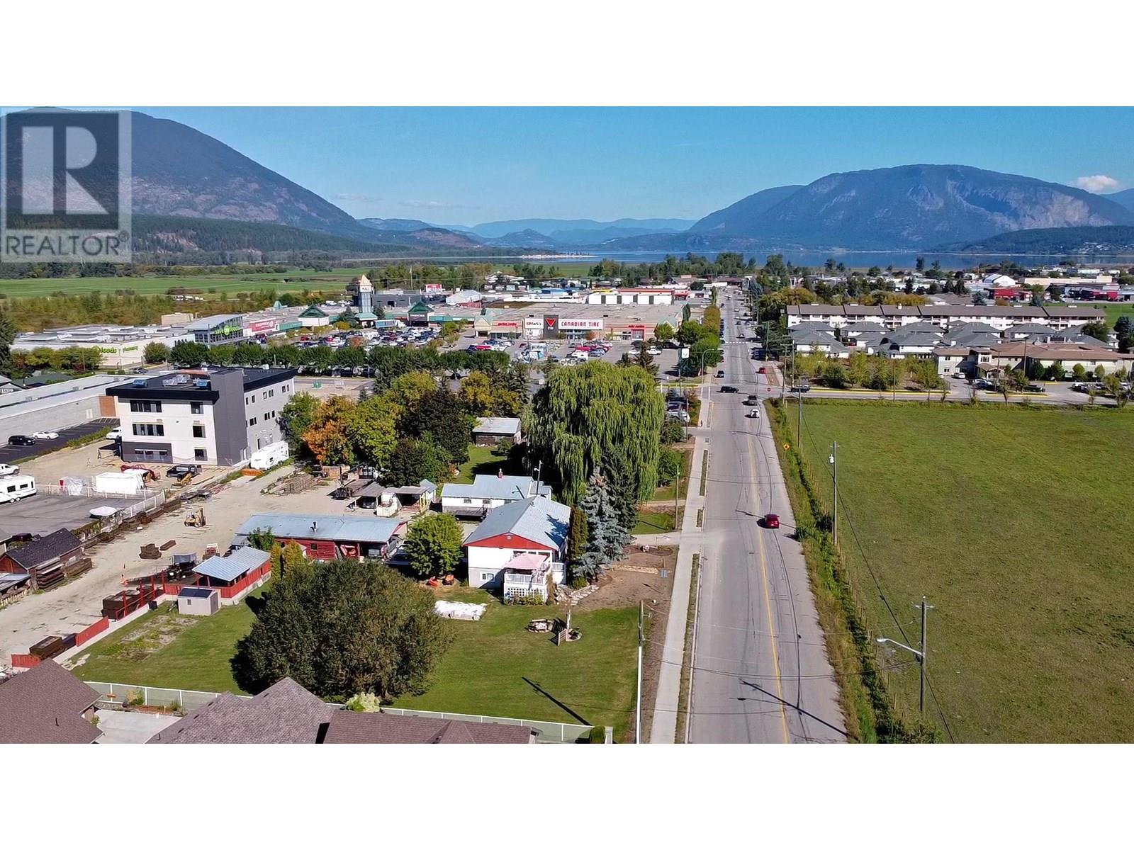 Photo 7 of 1091 1131 1171 10 Street Sw, Salmon Arm BC