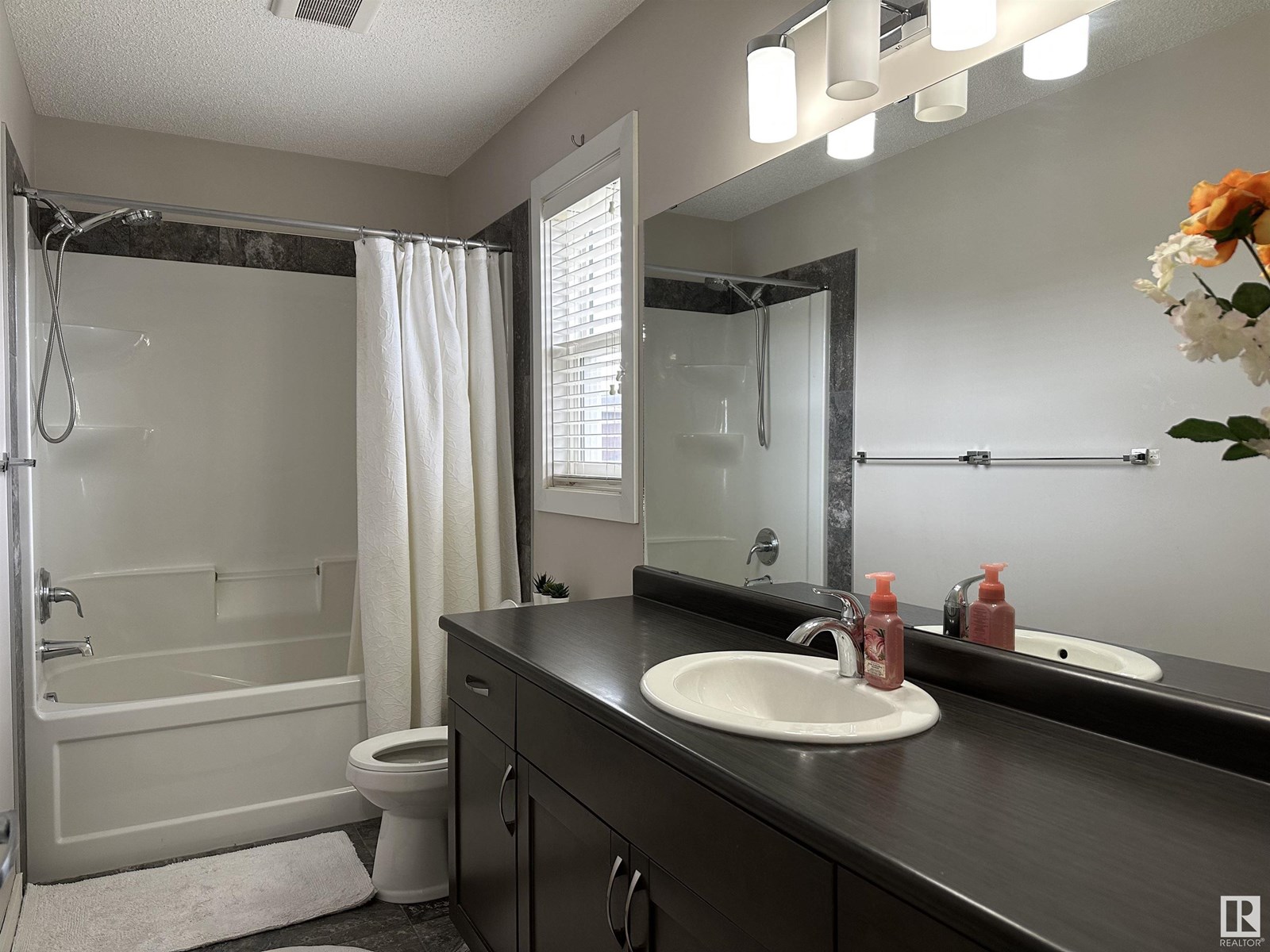 Photo 33 of 8432 219 St Nw, Edmonton AB