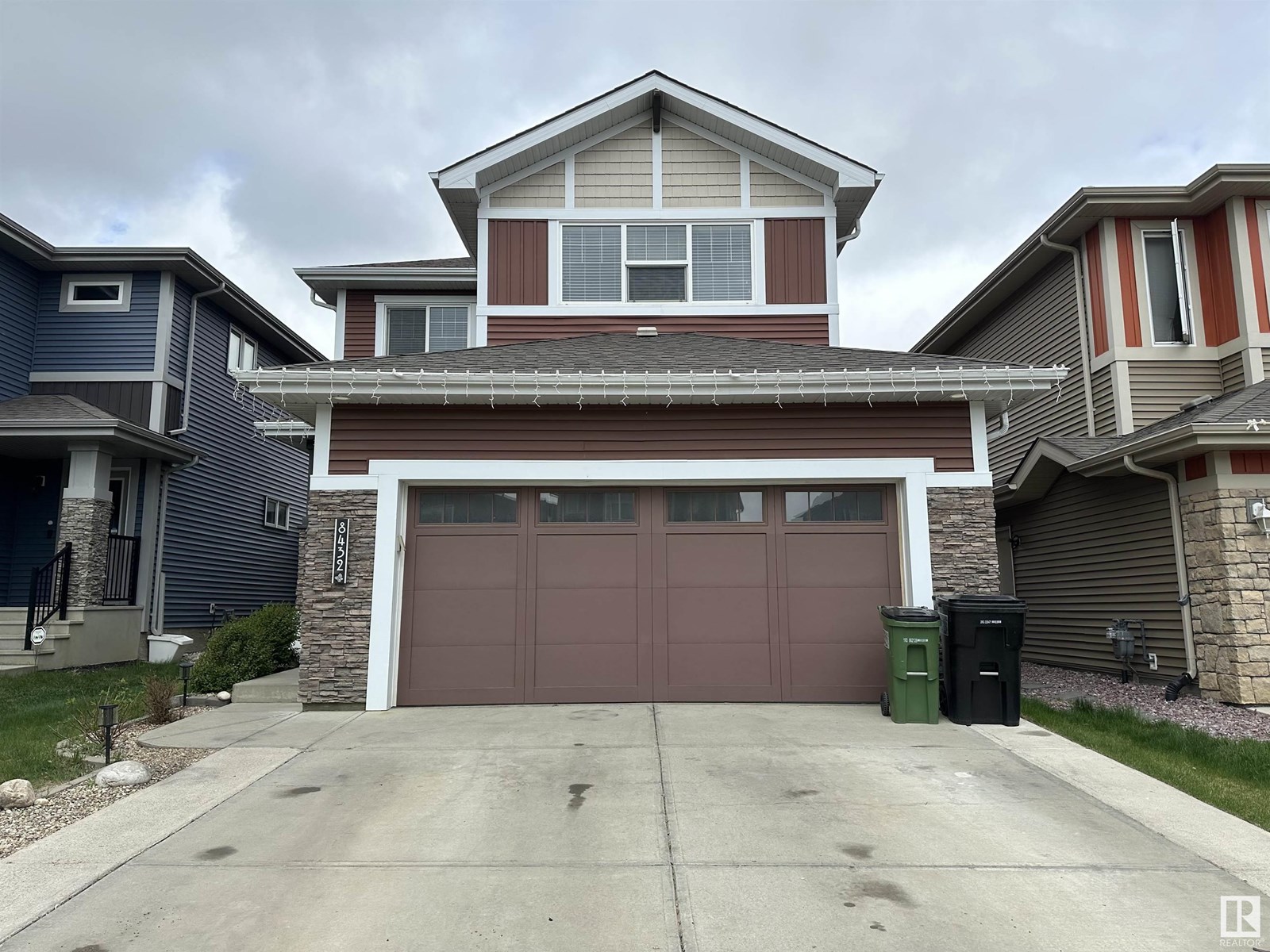 Photo 11 of 8432 219 St Nw, Edmonton AB