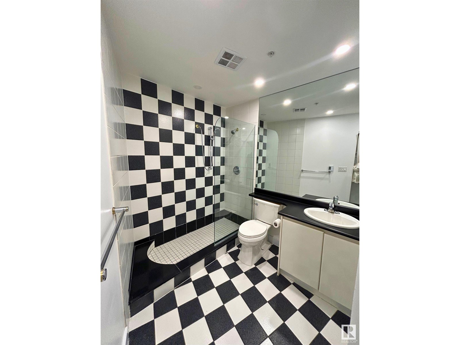 Photo 22 of 105 11415 100 Av Nw, Edmonton AB