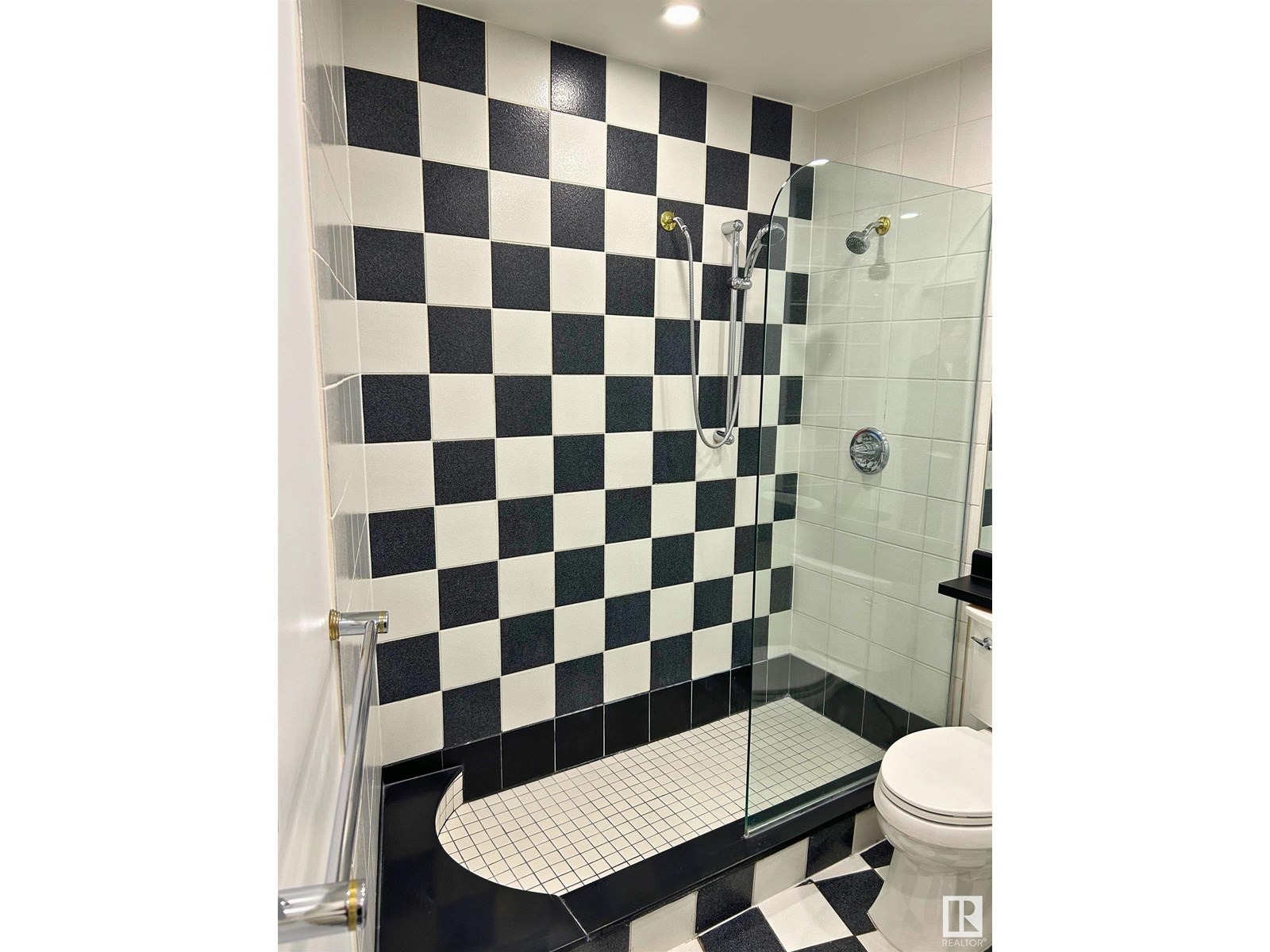 Photo 13 of 105 11415 100 Av Nw, Edmonton AB