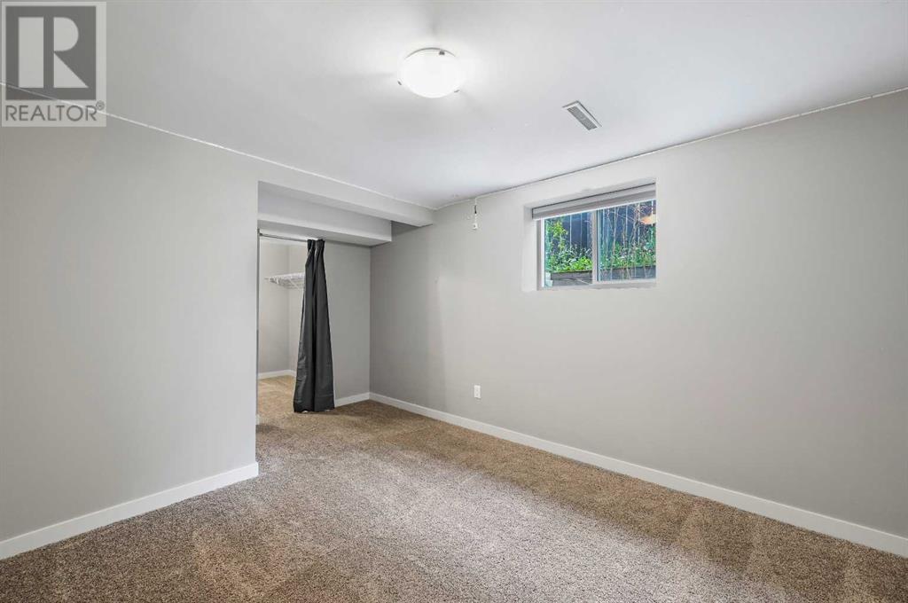 Single Family House for Sale in  Worcester Drive SW Wildwood Calgary 