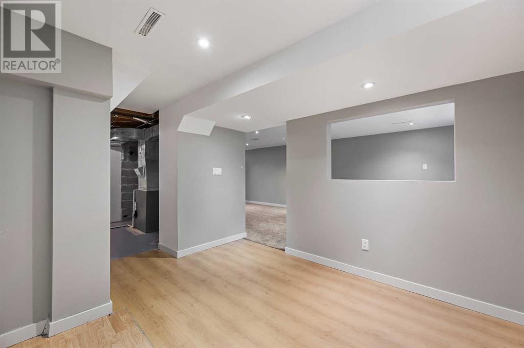 Single Family House for Sale in  Worcester Drive SW Wildwood Calgary 