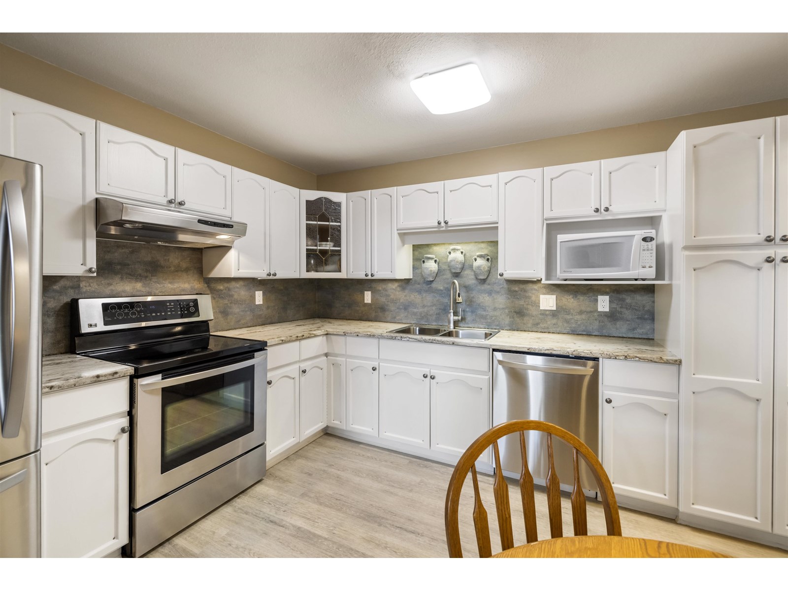 Photo 10 of 303 19645 64 Avenue, Langley BC