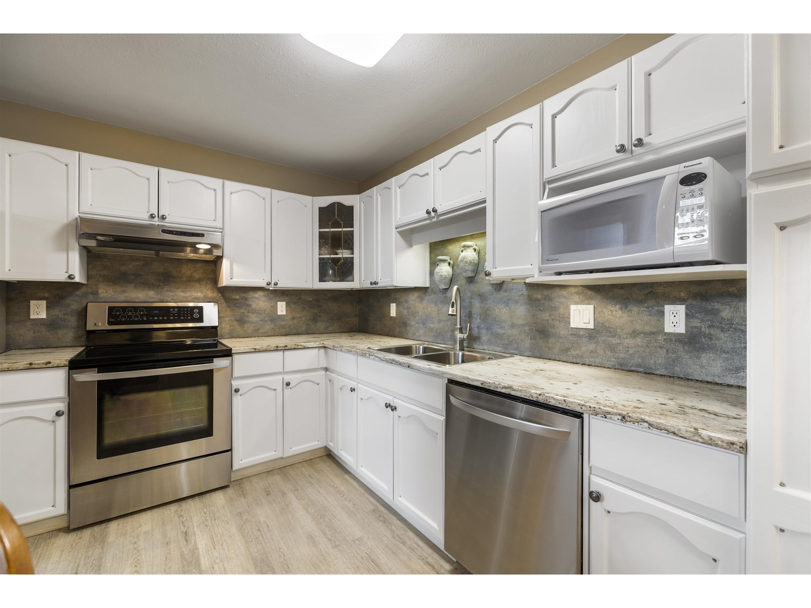 Photo 9 of 303 19645 64 Avenue, Langley BC