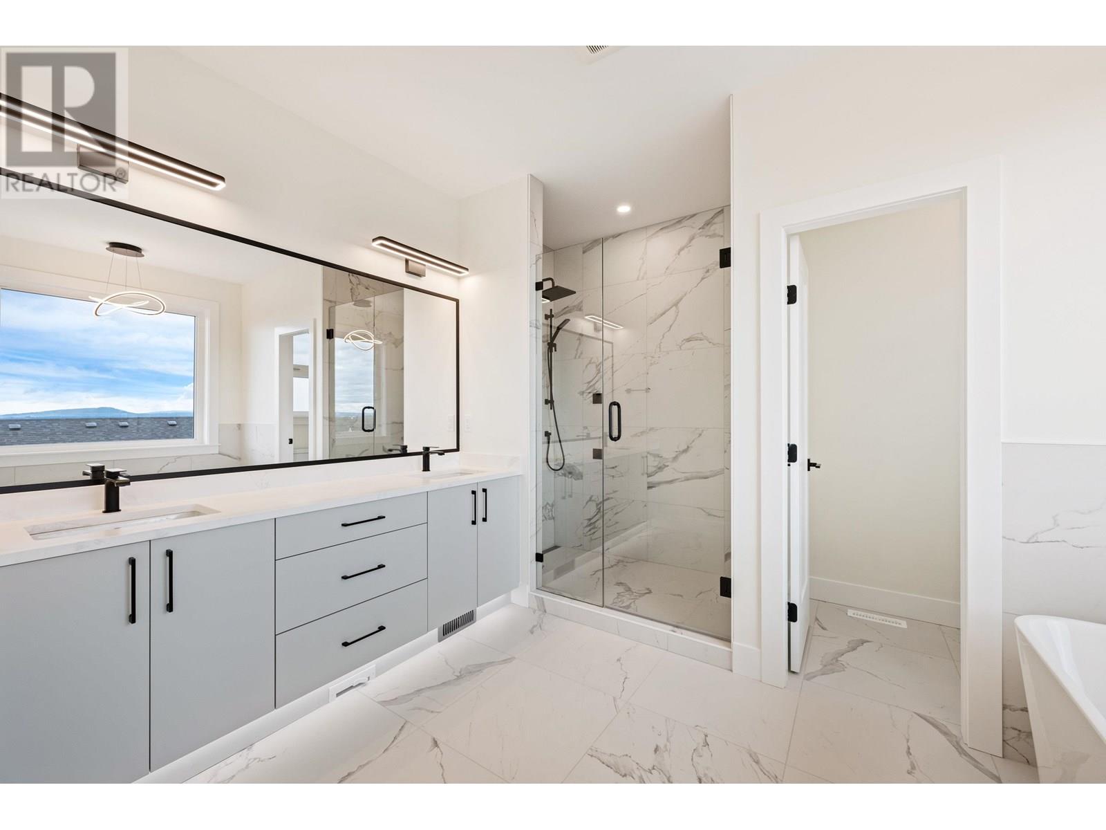Photo 8 of 3556 Monson Crescent, Coquitlam BC