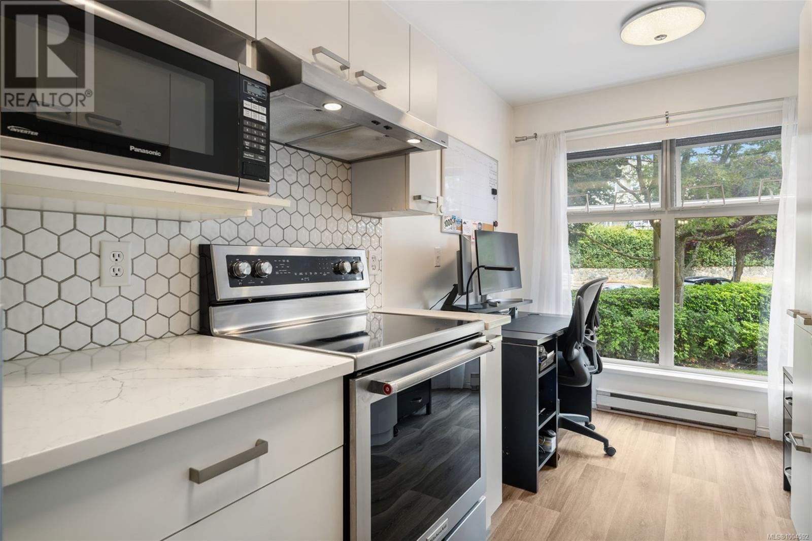 Photo 20 of 203 535 Manchester Rd, Victoria BC