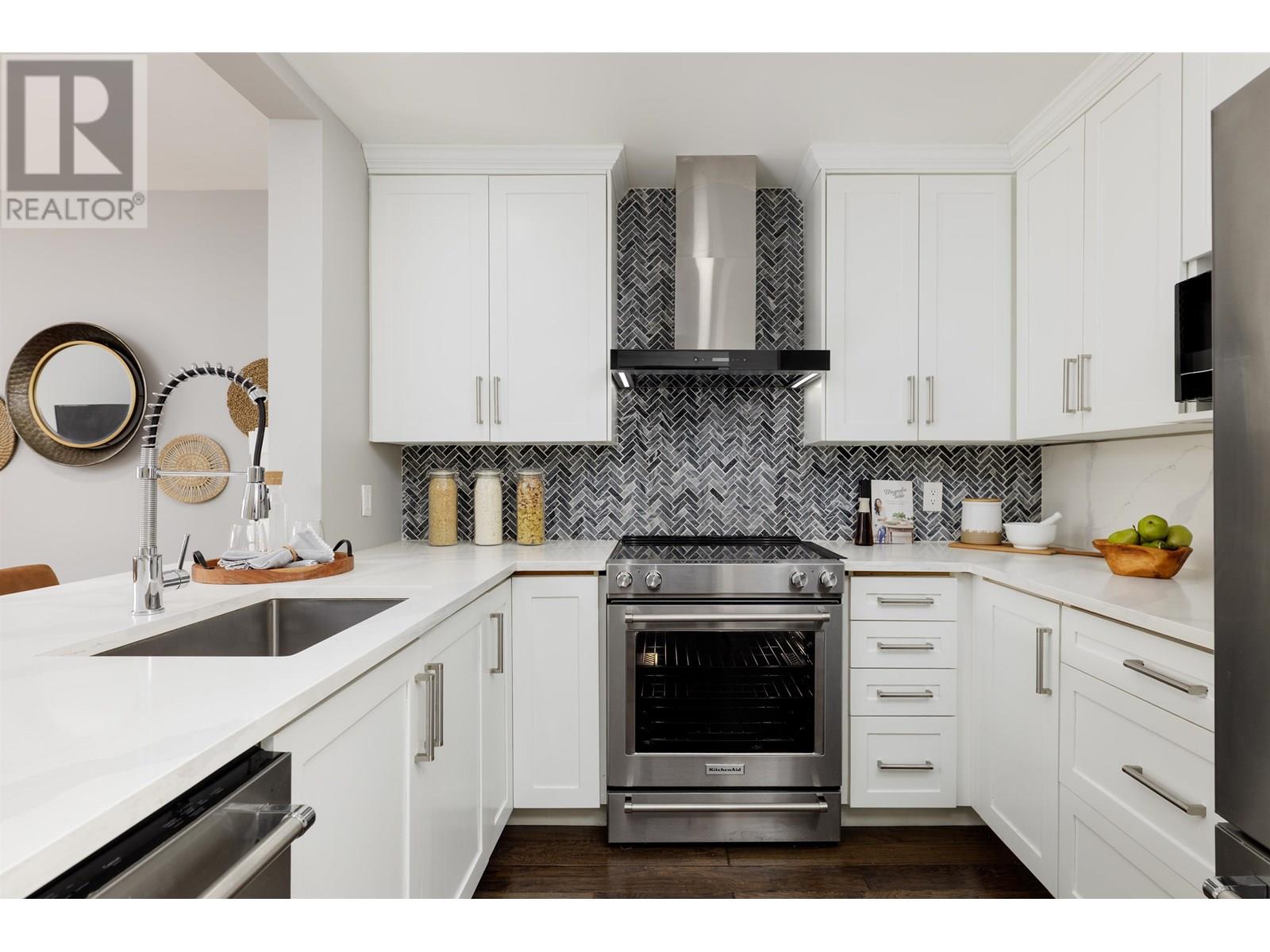 Photo 5 of 437 2980 Princess Crescent, Coquitlam BC