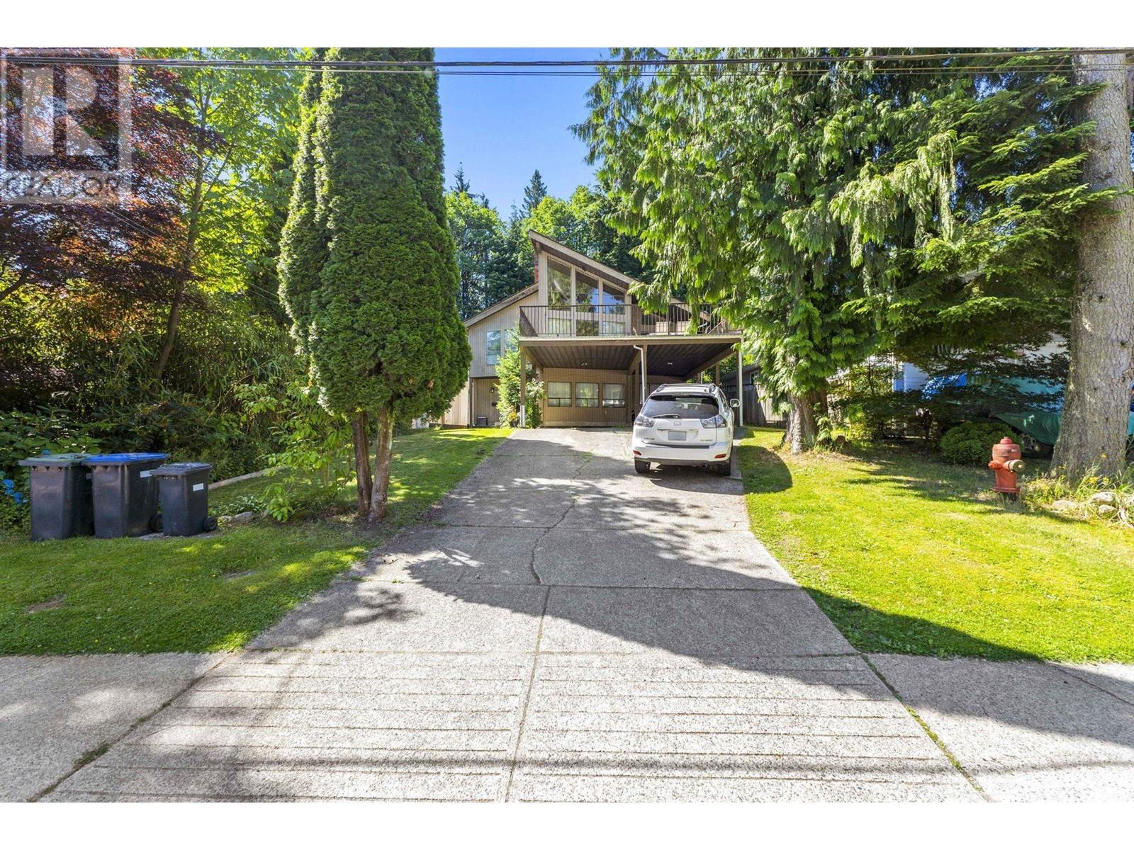 Photo 36 of 2001 St George Street, Port Moody BC