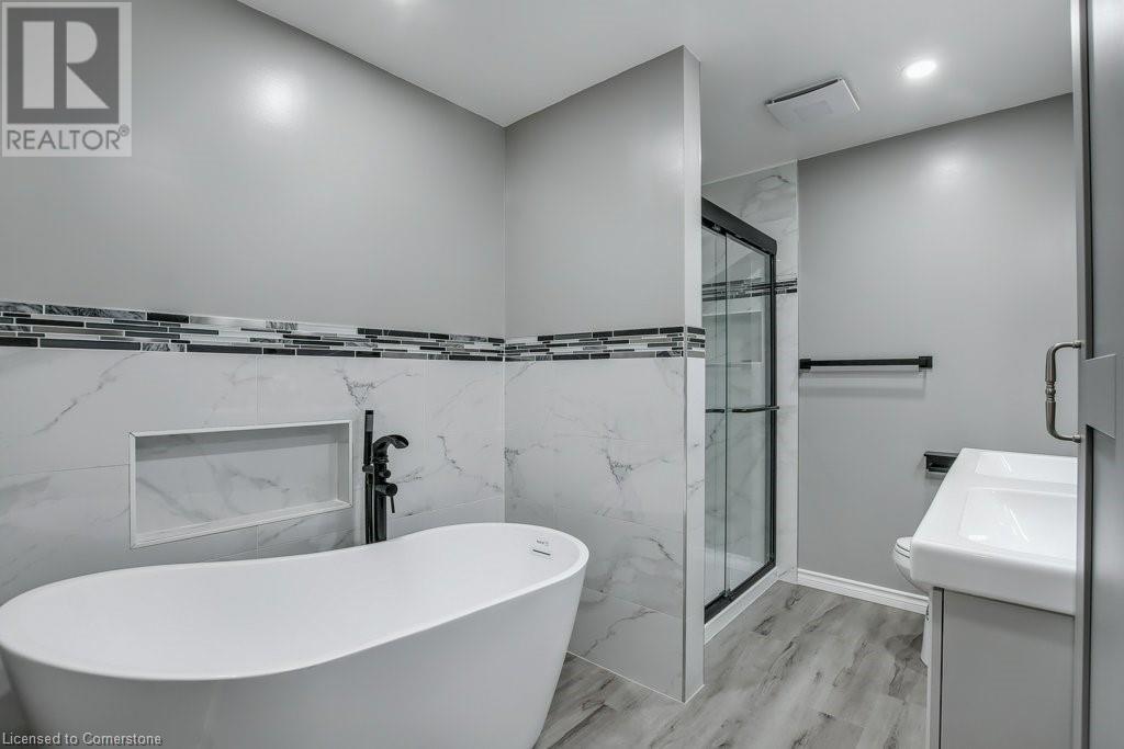 Photo 13 of 66 Summercrest Drive Unit 3, Hamilton ON