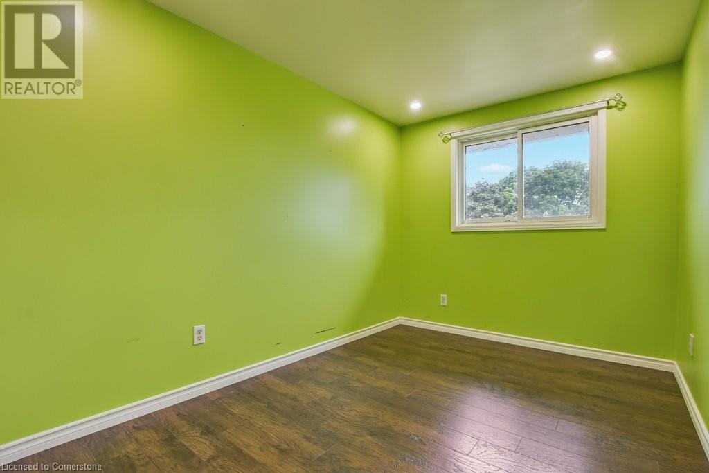 Photo 15 of 66 Summercrest Drive Unit 3, Hamilton ON