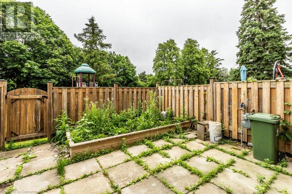 Photo 32 of 66 Summercrest Drive Unit 3, Hamilton ON