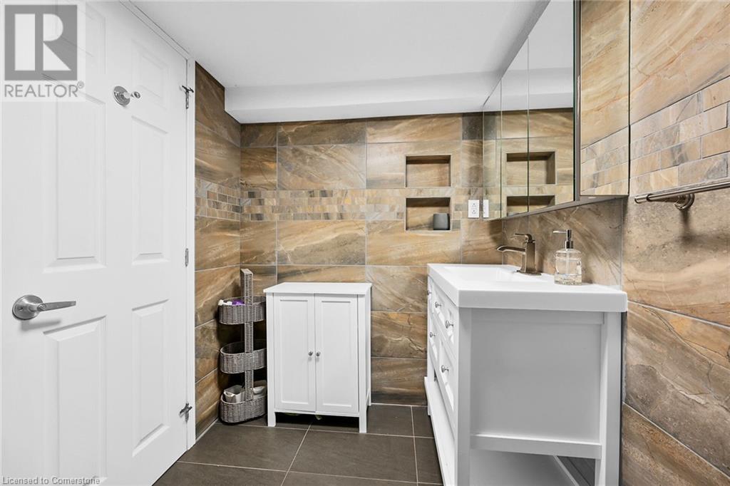 Photo 46 of 5 Ridell Crescent, Stoney Creek ON