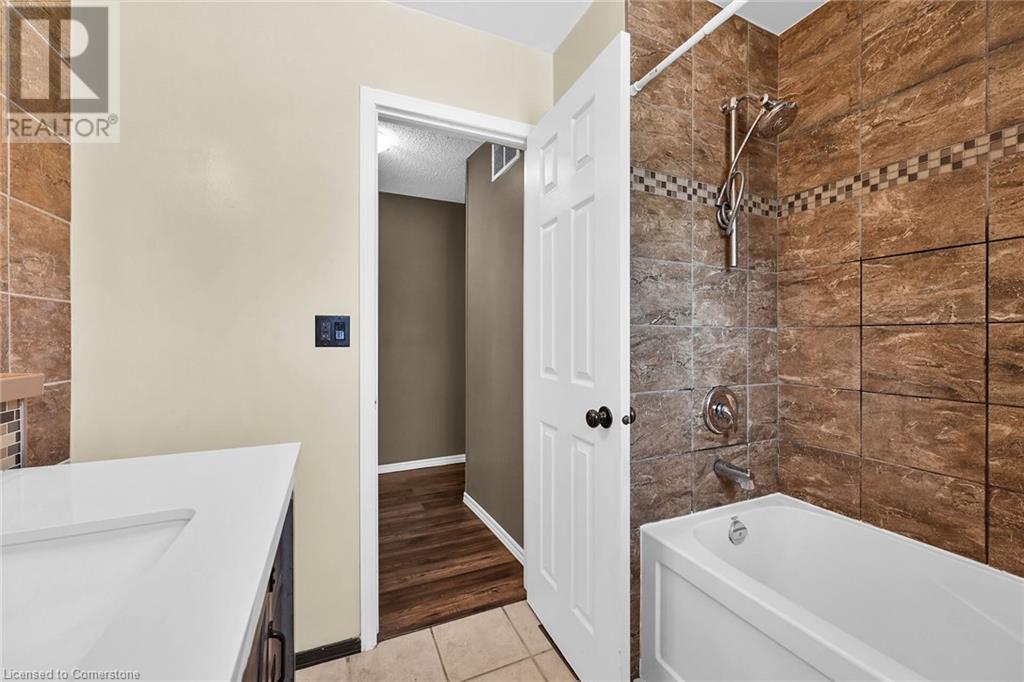Photo 19 of 5 Ridell Crescent, Stoney Creek ON