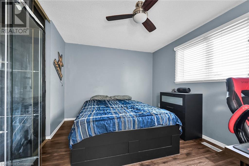 Photo 4 of 5 Ridell Crescent, Stoney Creek ON