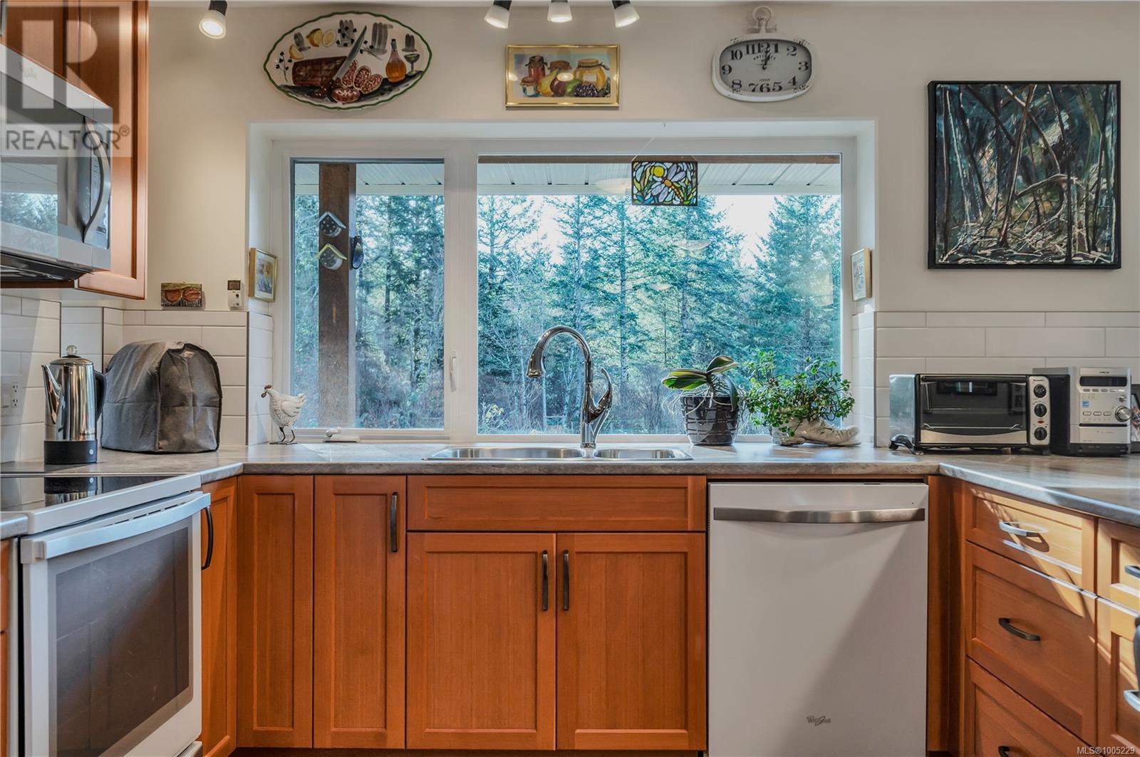 220 Irene Rd, Quadra Island