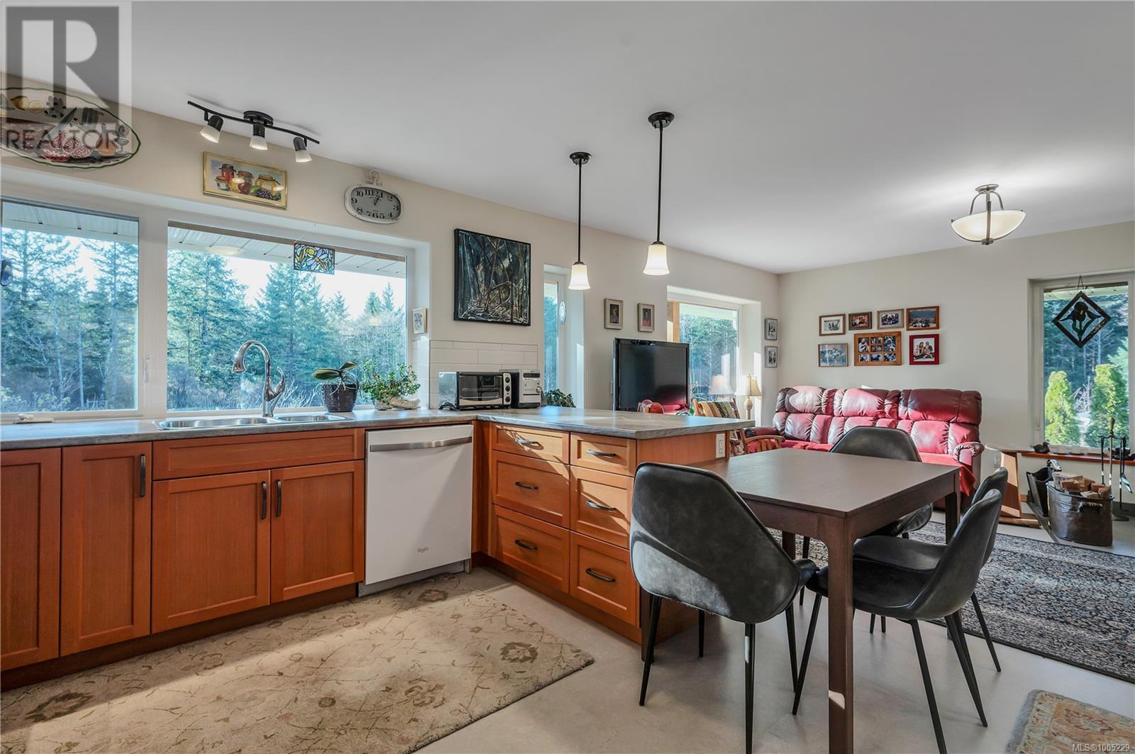 220 Irene Rd, Quadra Island