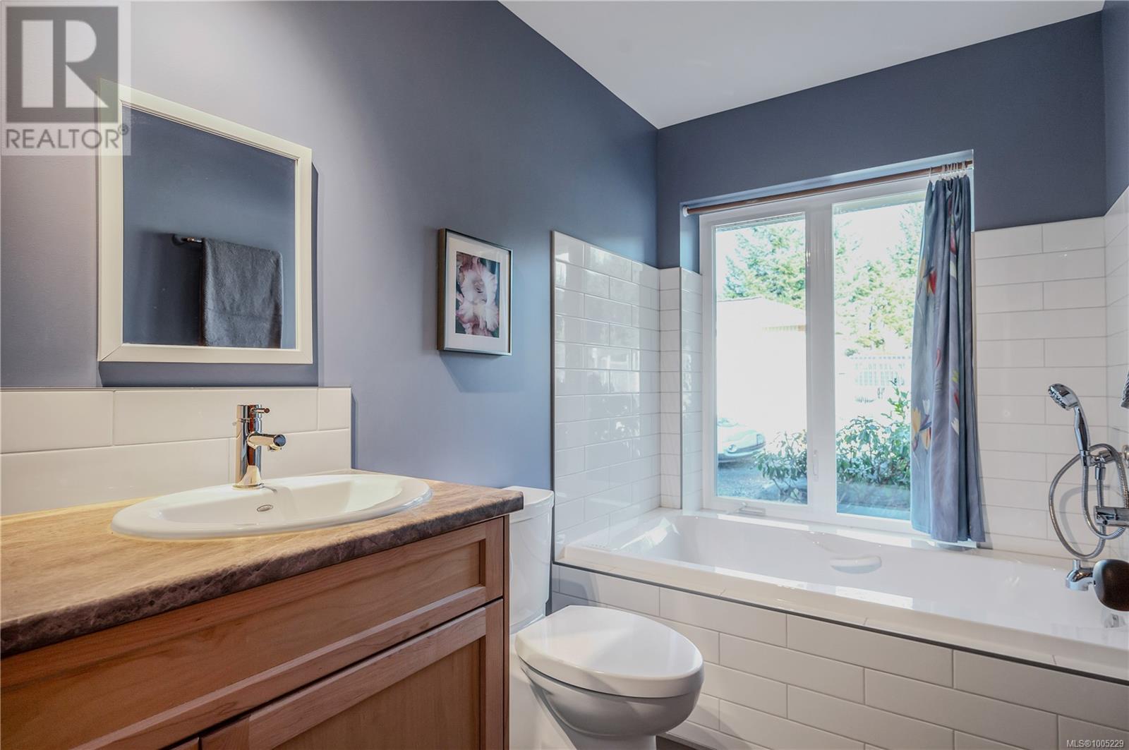 220 Irene Rd, Quadra Island
