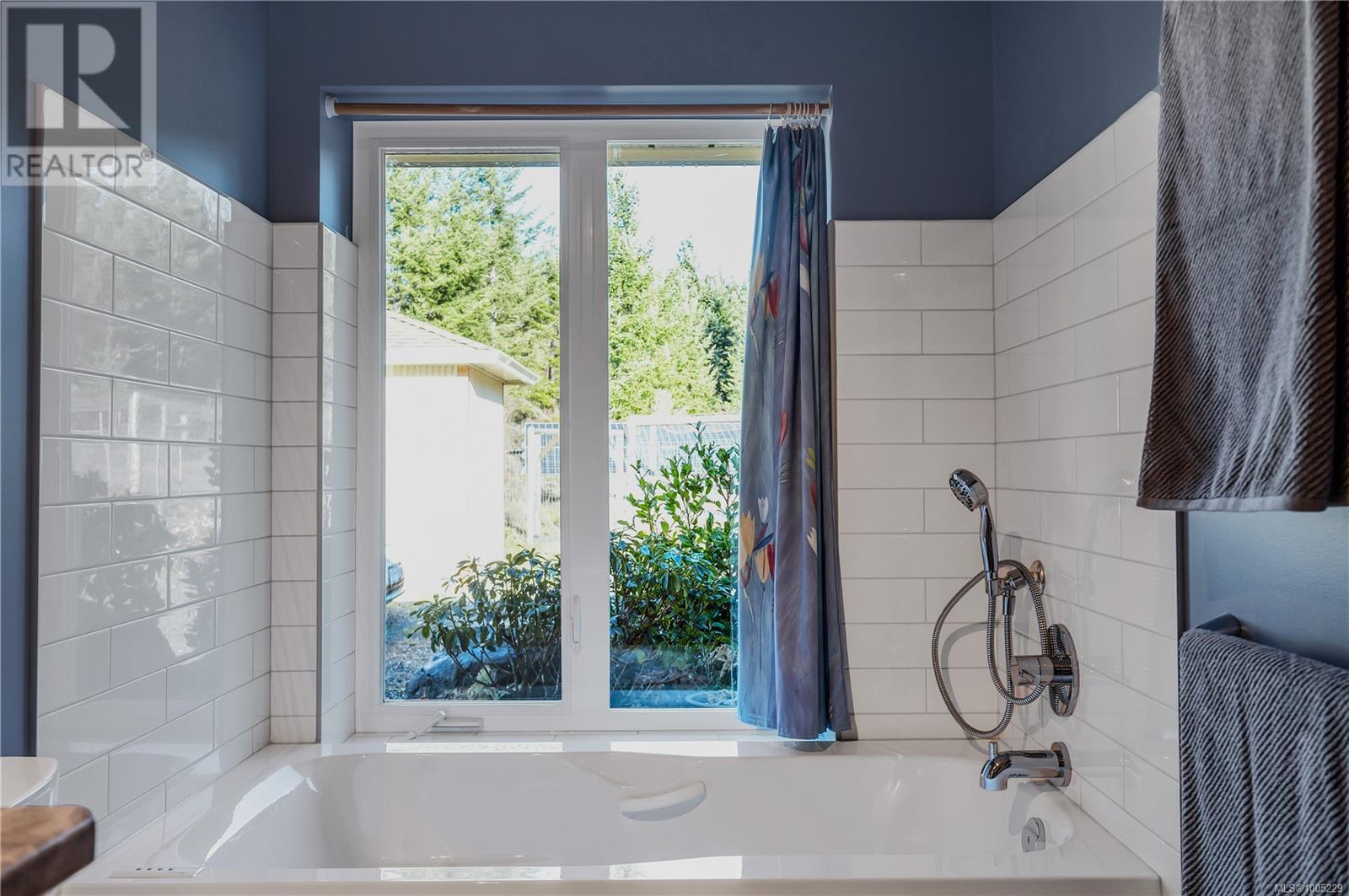 220 Irene Rd, Quadra Island