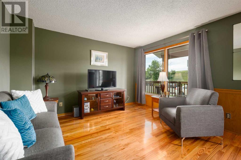 Single Family House for Sale in  Shawmeadows Close SW Shawnessy Calgary 