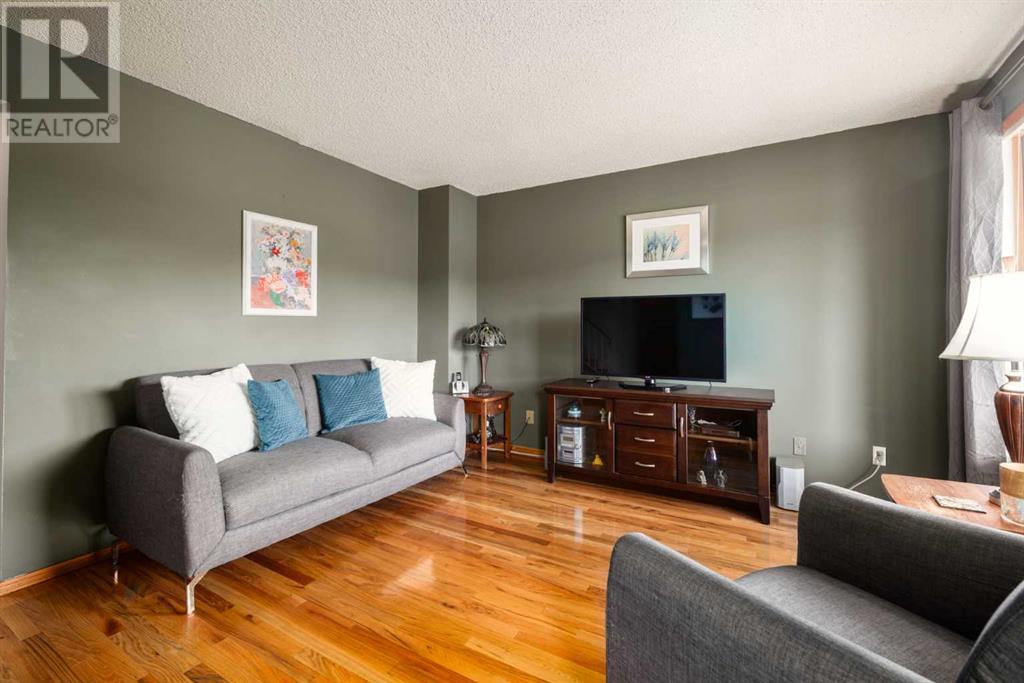 Single Family House for Sale in  Shawmeadows Close SW Shawnessy Calgary 