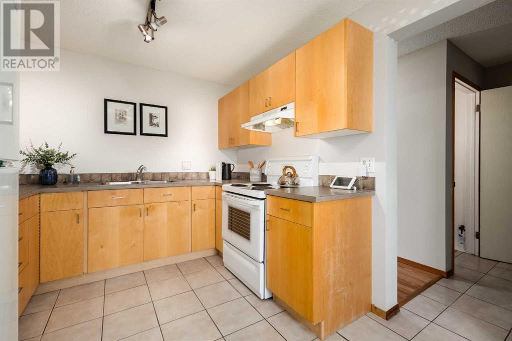 Single Family House for Sale in  Shawmeadows Close SW Shawnessy Calgary 