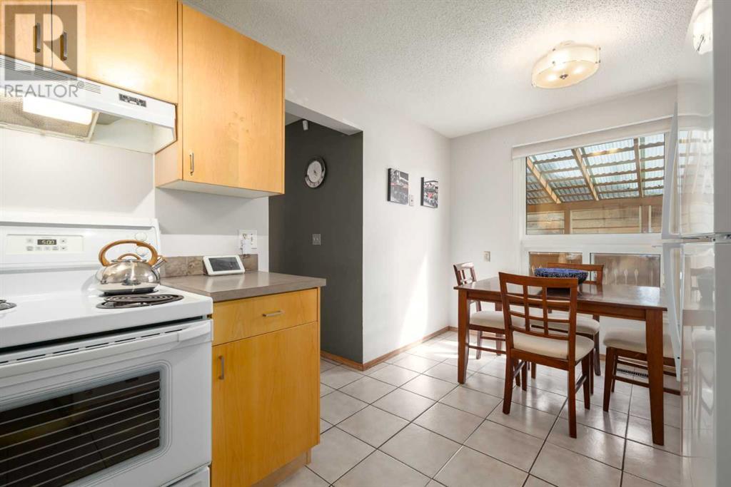 Single Family House for Sale in  Shawmeadows Close SW Shawnessy Calgary 