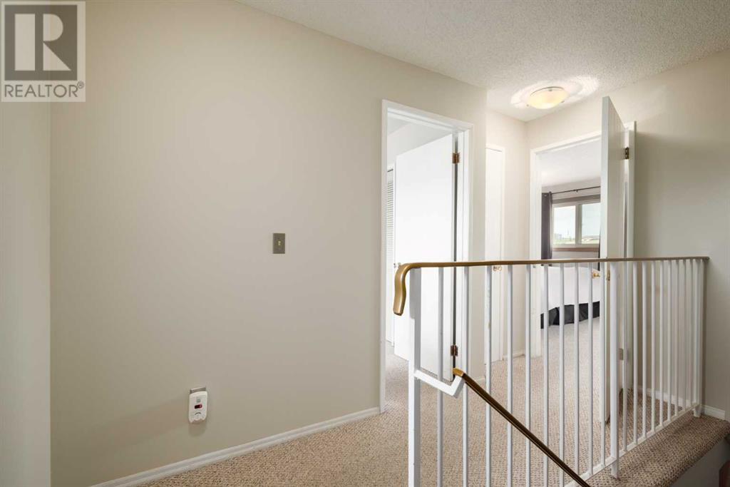 Single Family House for Sale in  Shawmeadows Close SW Shawnessy Calgary 