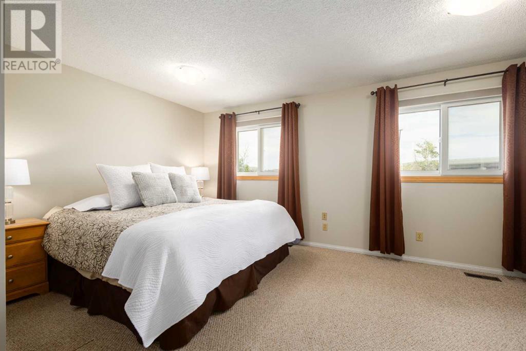 Single Family House for Sale in  Shawmeadows Close SW Shawnessy Calgary 