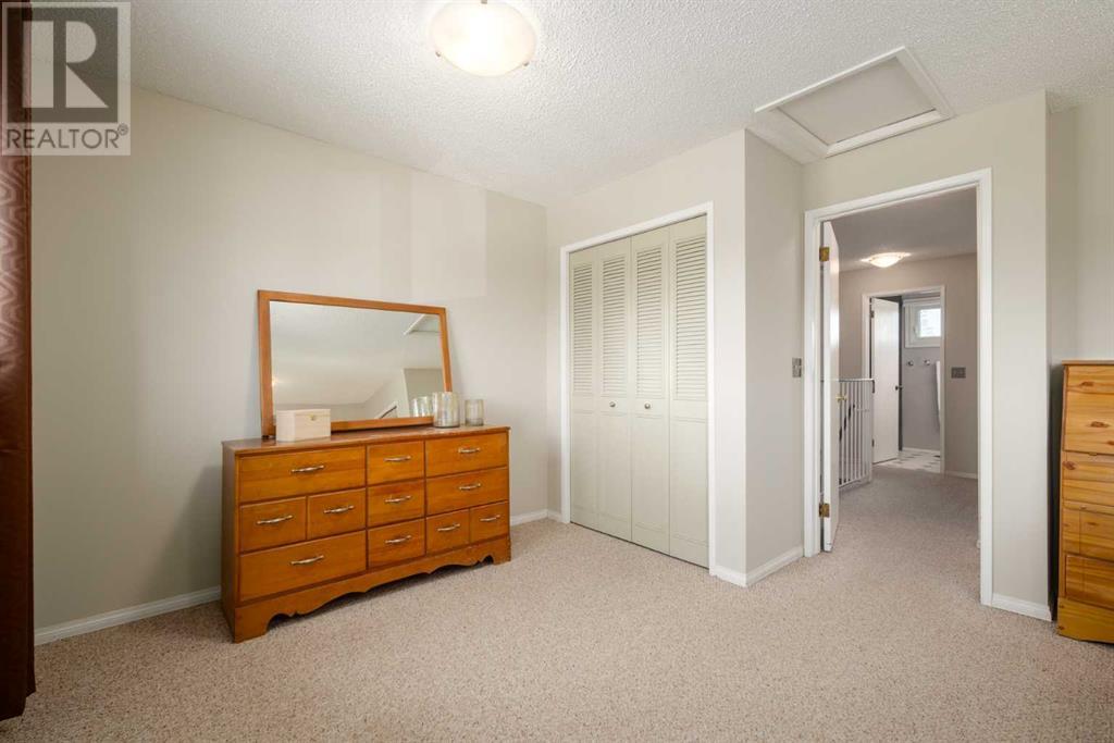 Single Family House for Sale in  Shawmeadows Close SW Shawnessy Calgary 
