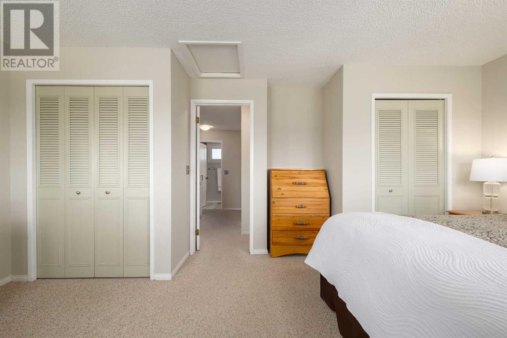 Single Family House for Sale in  Shawmeadows Close SW Shawnessy Calgary 