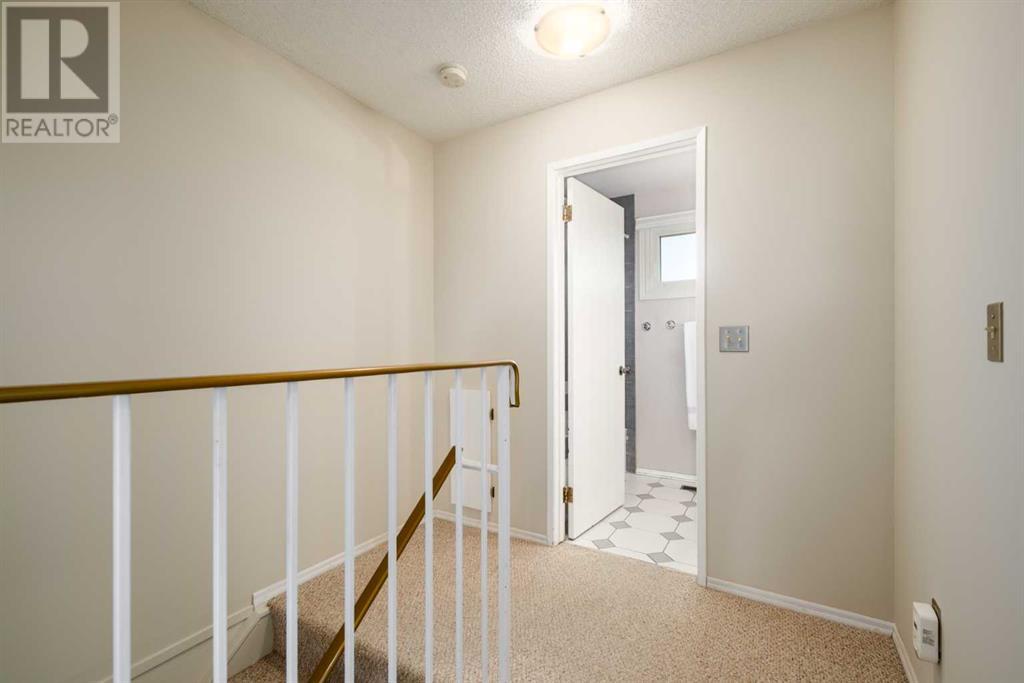 Single Family House for Sale in  Shawmeadows Close SW Shawnessy Calgary 