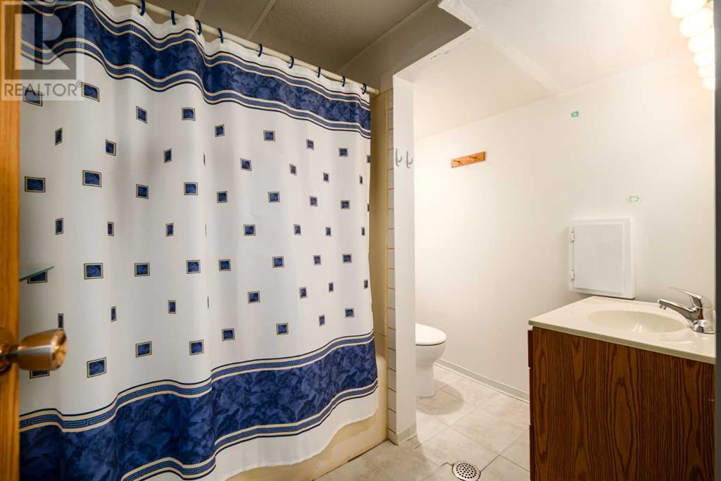 Single Family House for Sale in  Shawmeadows Close SW Shawnessy Calgary 