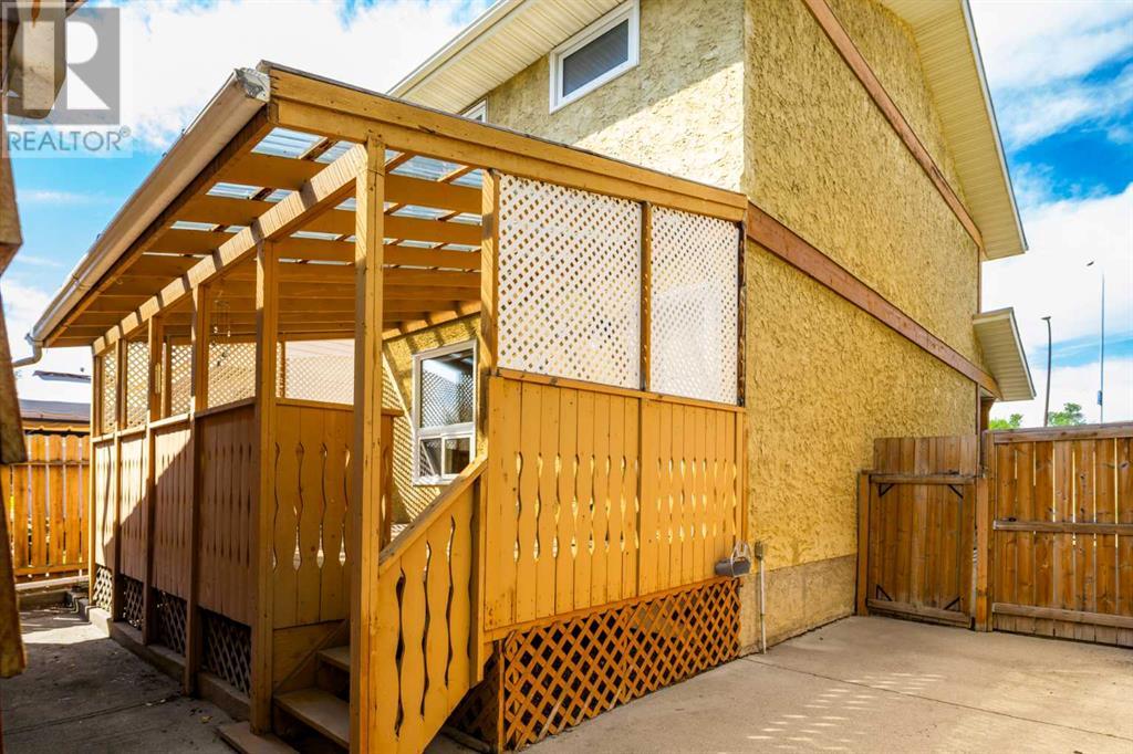 Single Family House for Sale in  Shawmeadows Close SW Shawnessy Calgary 