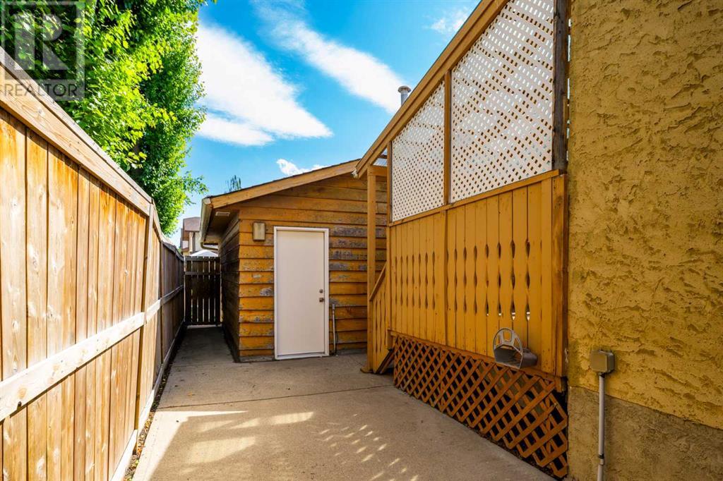 Single Family House for Sale in  Shawmeadows Close SW Shawnessy Calgary 