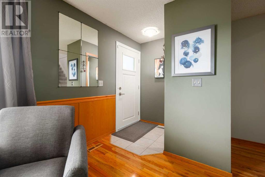 Single Family House for Sale in  Shawmeadows Close SW Shawnessy Calgary 